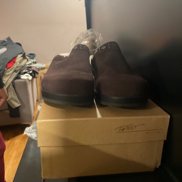 Ugg - Picture 2 of 2